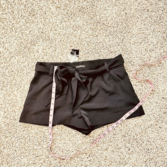 Dressy black shorts with a bow belt size 8 - Picture 6 of 6